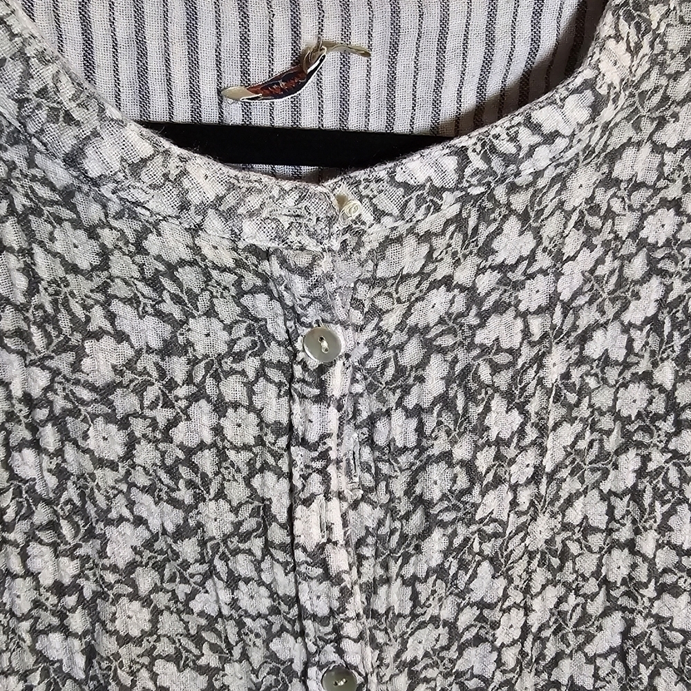 Faherty Short Cap Sleeve Reversible Striped Ditzy Floral Button Front Top, sz L - Picture 4 of 8